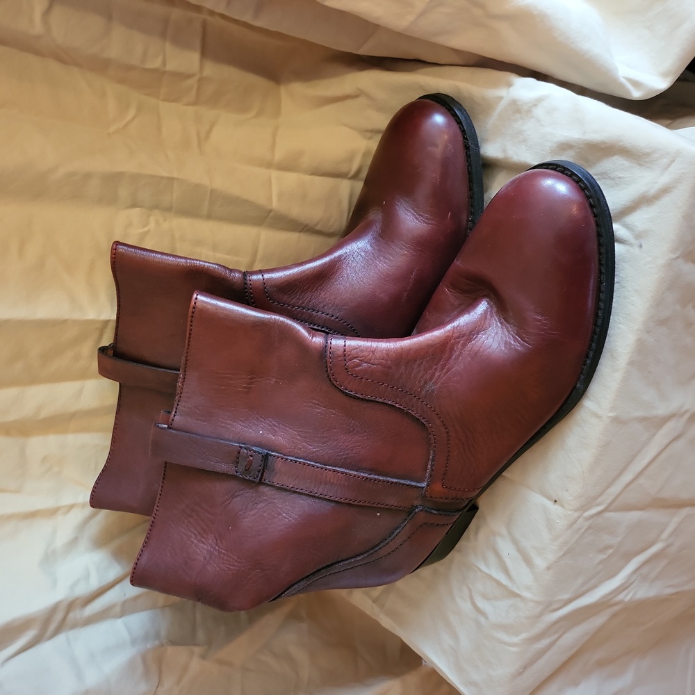 Maroon Diba booties, sz. 8